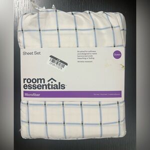 Room Essentials White and Blue Checkered Sheet Set
